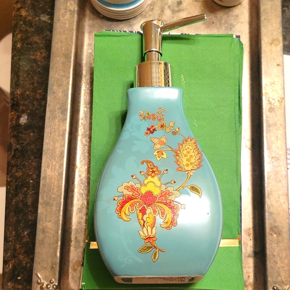 Ceramic Lotion Dispenser